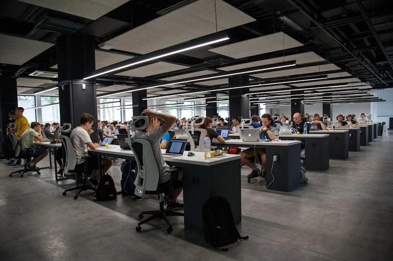 Ideas de decoración con vinilo ácido para oficinas modernas en Madrid